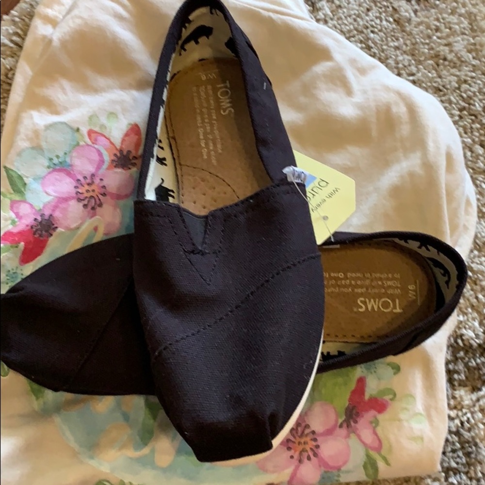 Toms size 6 👣